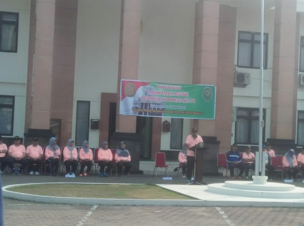 lomba hutri1