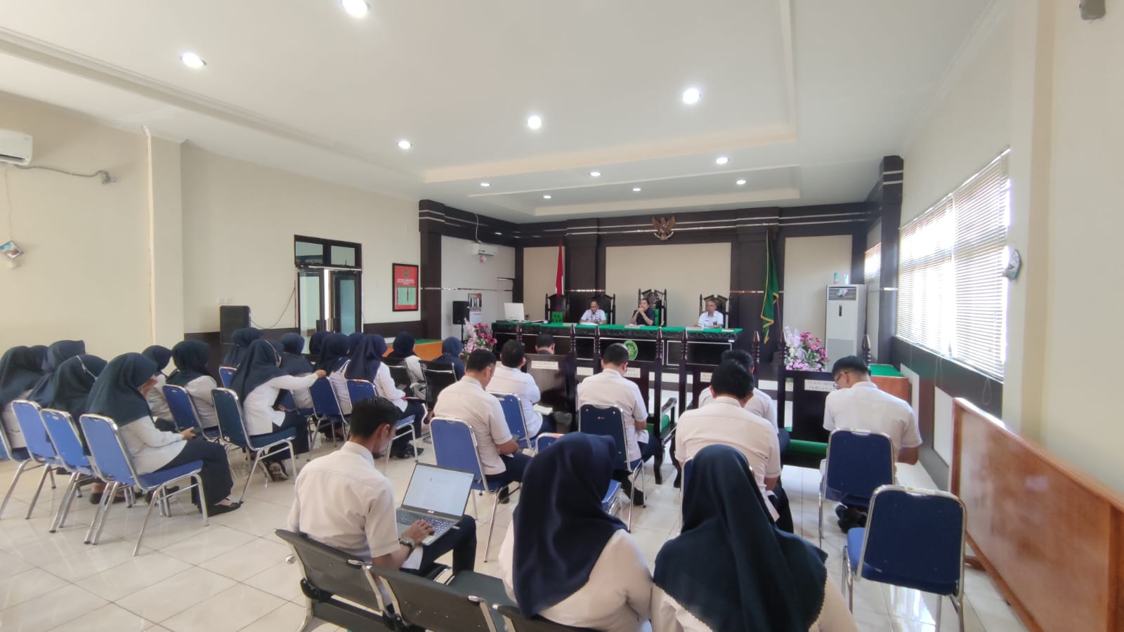 rapat akhir tahun ketua baru 3